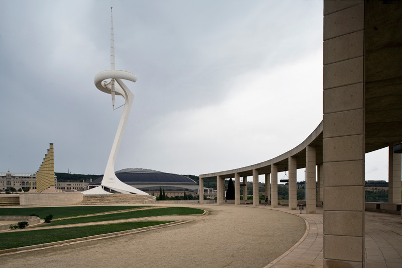 Olympia-Gelände mit Telefonica-Turm (Santiago Calatrava 1992)
