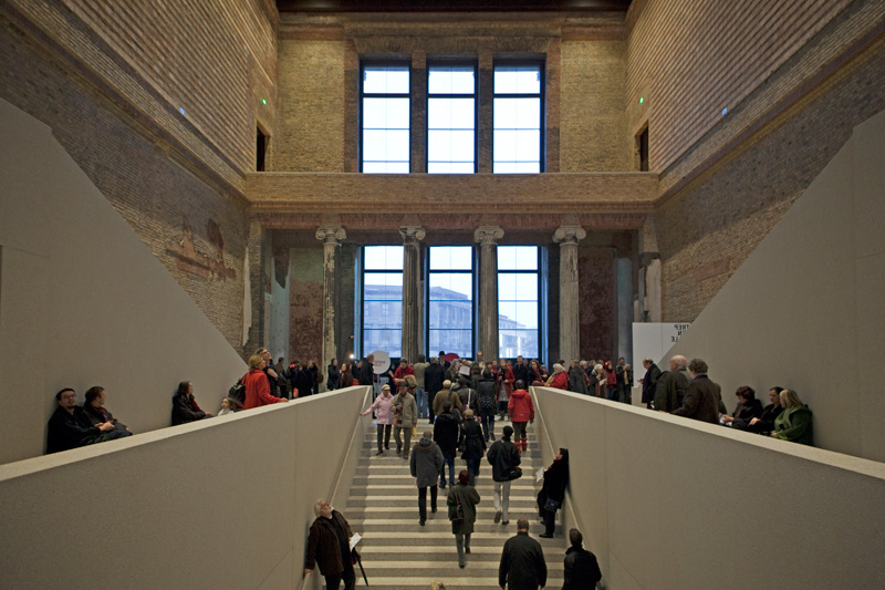Haupttreppe im Neuen Museum am Eröffnungstag