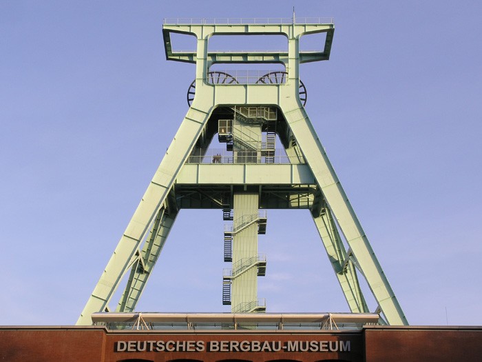 Der Förderturm stammt von der ehemaligen Zeche Germania in Dortmund