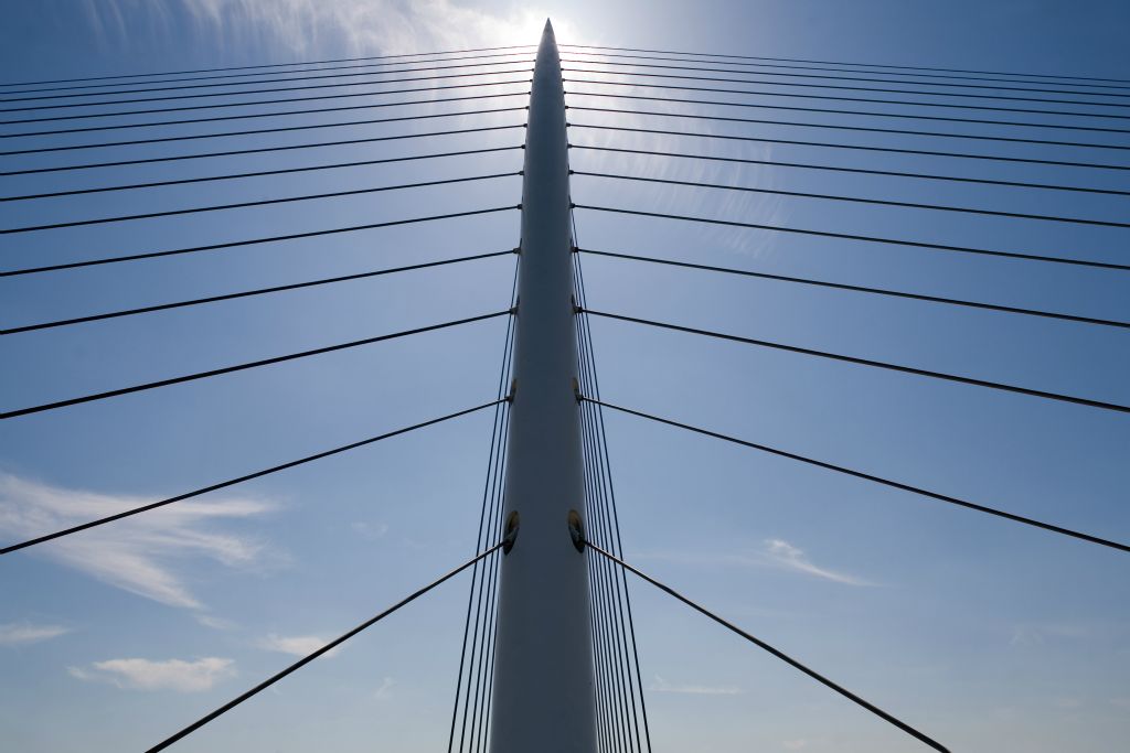 Die 'Zither' bei Hoofddorp, eine Brücke für Radfahrer (Calatrava 2004)