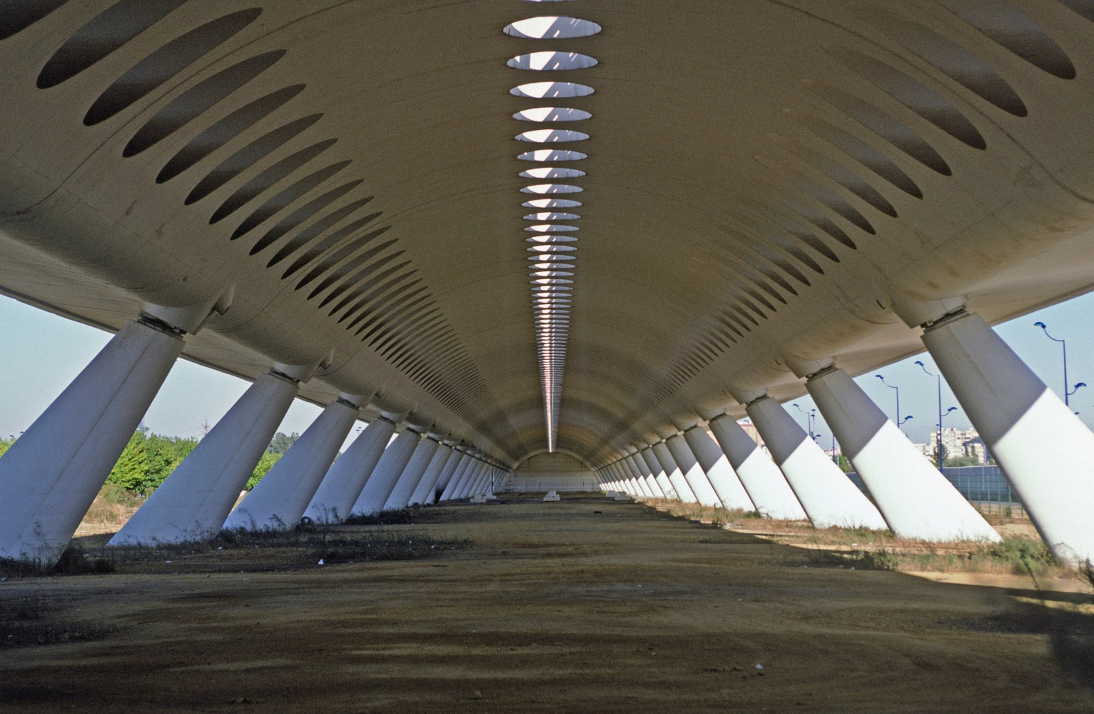 Sevilla: Cartuja-Viadukt an der Alamillo-Brücke (Calatrava 1992)