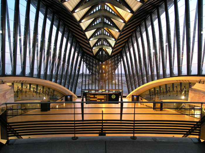 TGV-Bahnhof Lyon-Satolas, Haupthalle innen (Calatrava 1994)